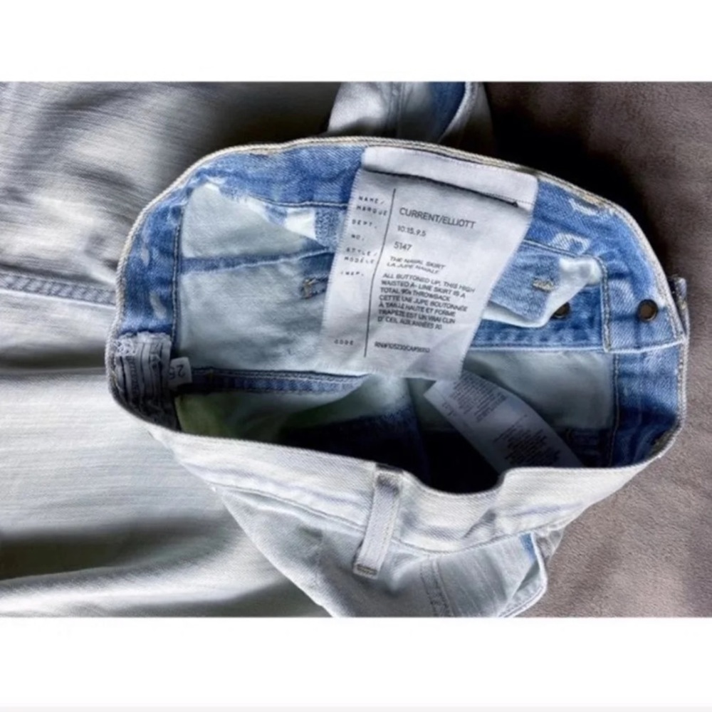 Current/Elliott Light Wash Bleached Denim Raw Edg… - image 6